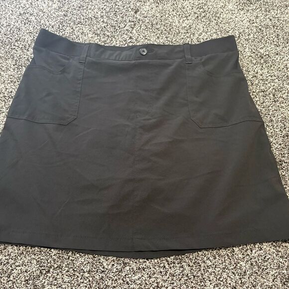 Lee Dresses & Skirts - Lee Women's Black skirt/skort size 16
